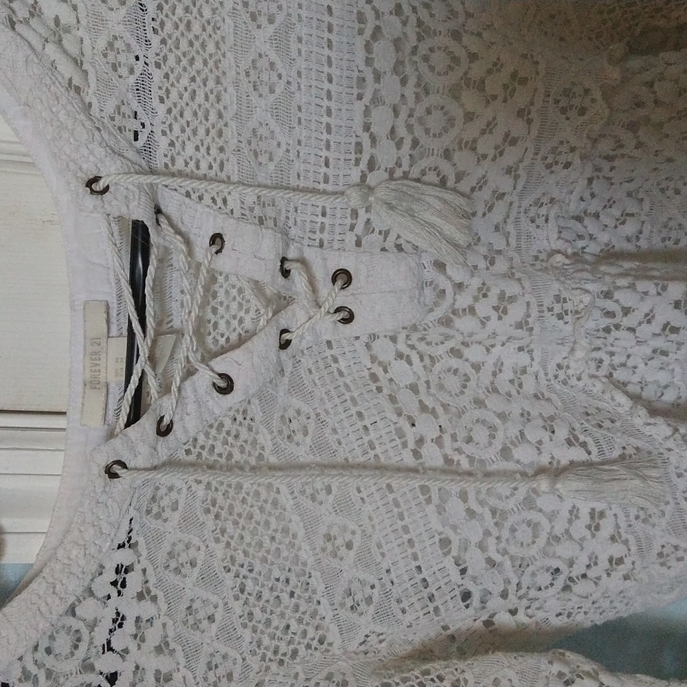 Forever 21 Macrame white top - Picture 2 of 5